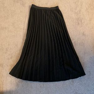 Pleated MIDI Skirt